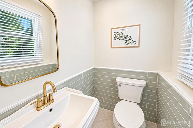 4 Bunker Hill Run, East Brunswick, NJ 08816