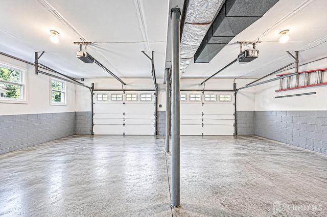 4 Bunker Hill Run, East Brunswick, NJ 08816