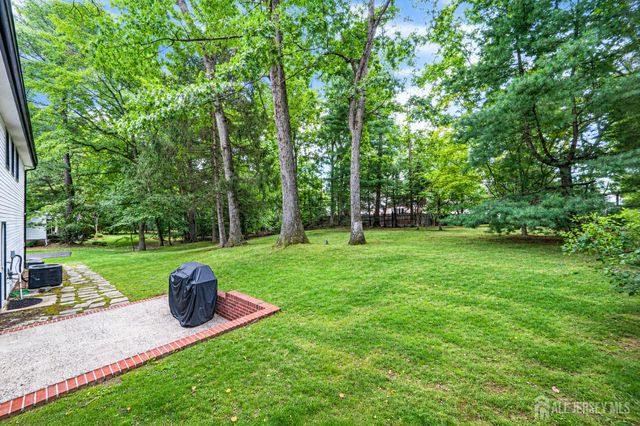 4 Bunker Hill Run, East Brunswick, NJ 08816