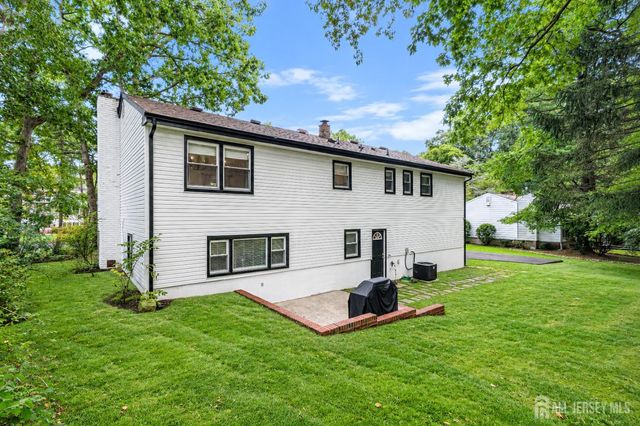 4 Bunker Hill Run, East Brunswick, NJ 08816