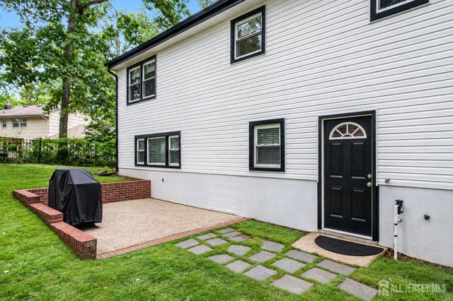 4 Bunker Hill Run, East Brunswick, NJ 08816