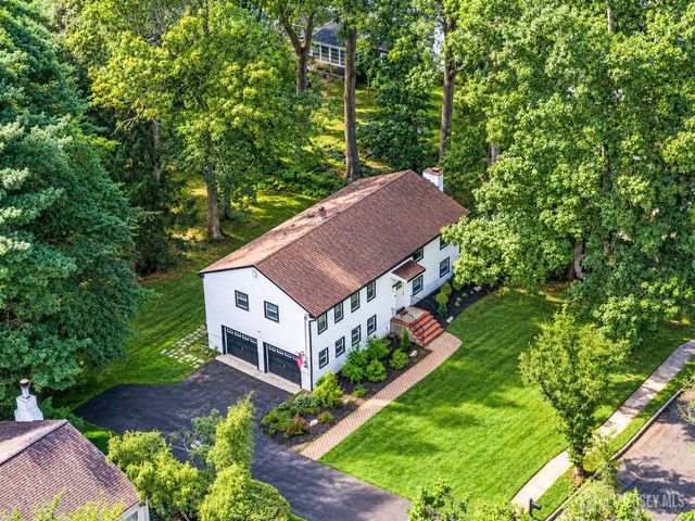 4 Bunker Hill Run, East Brunswick, NJ 08816