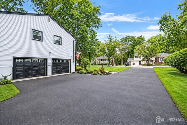 4 Bunker Hill Run, East Brunswick, NJ 08816