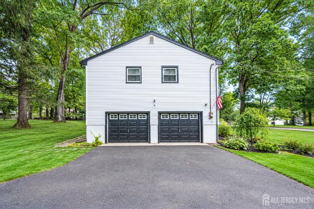 4 Bunker Hill Run, East Brunswick, NJ 08816