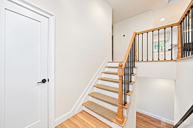4 Bunker Hill Run, East Brunswick, NJ 08816