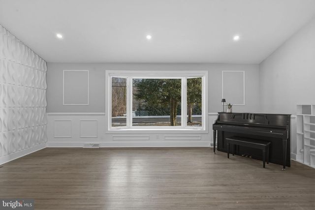 323 PARRY RD, Cinnaminson, NJ 08077