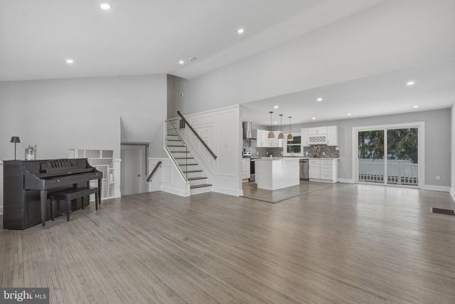 323 PARRY RD, Cinnaminson, NJ 08077