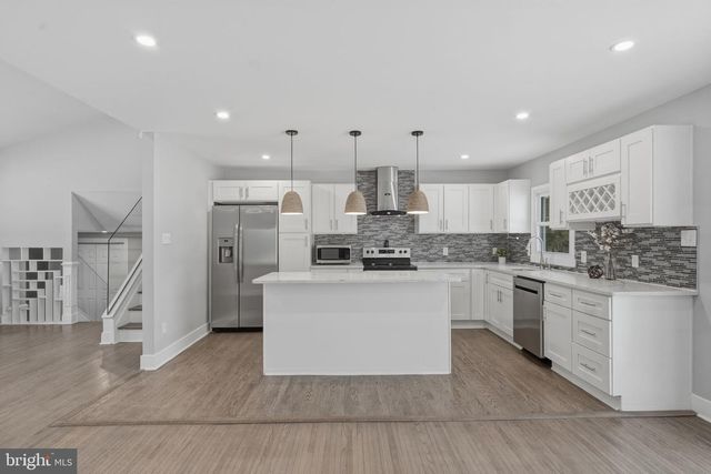 323 PARRY RD, Cinnaminson, NJ 08077