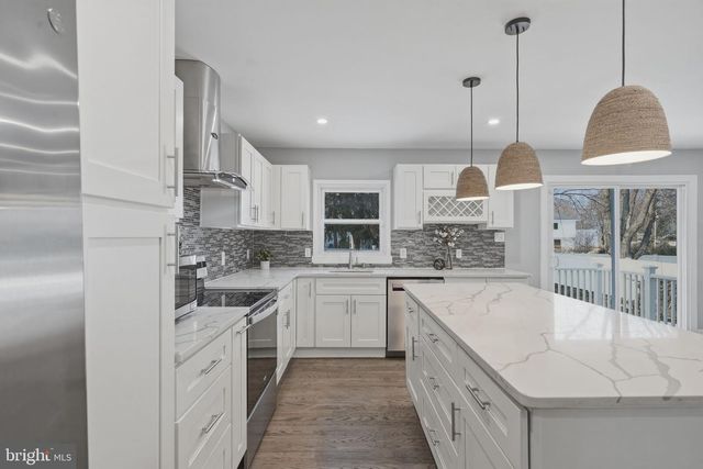 323 PARRY RD, Cinnaminson, NJ 08077