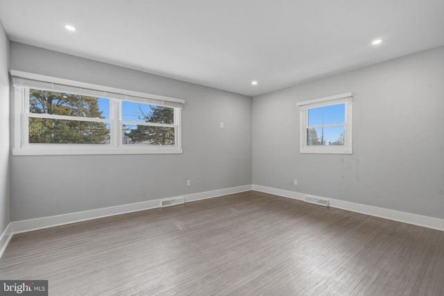 323 PARRY RD, Cinnaminson, NJ 08077