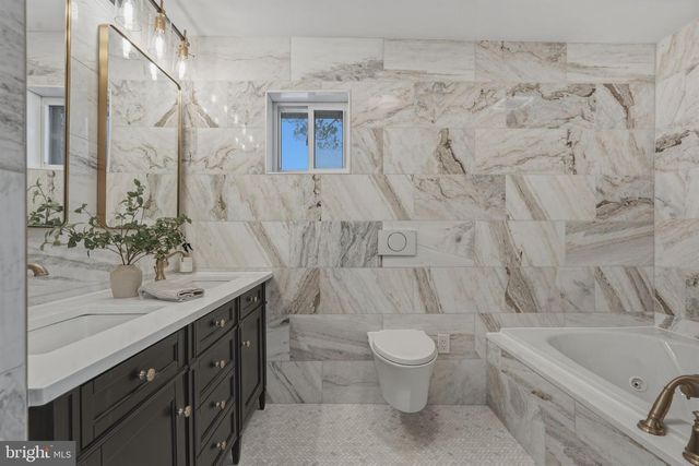 323 PARRY RD, Cinnaminson, NJ 08077