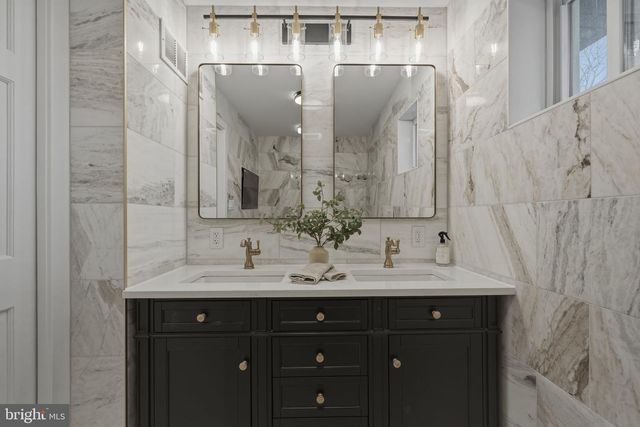 323 PARRY RD, Cinnaminson, NJ 08077