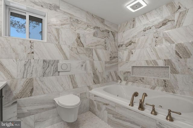 323 PARRY RD, Cinnaminson, NJ 08077