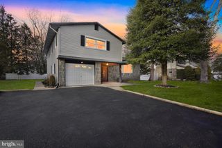 323 PARRY RD, Cinnaminson, NJ 08077