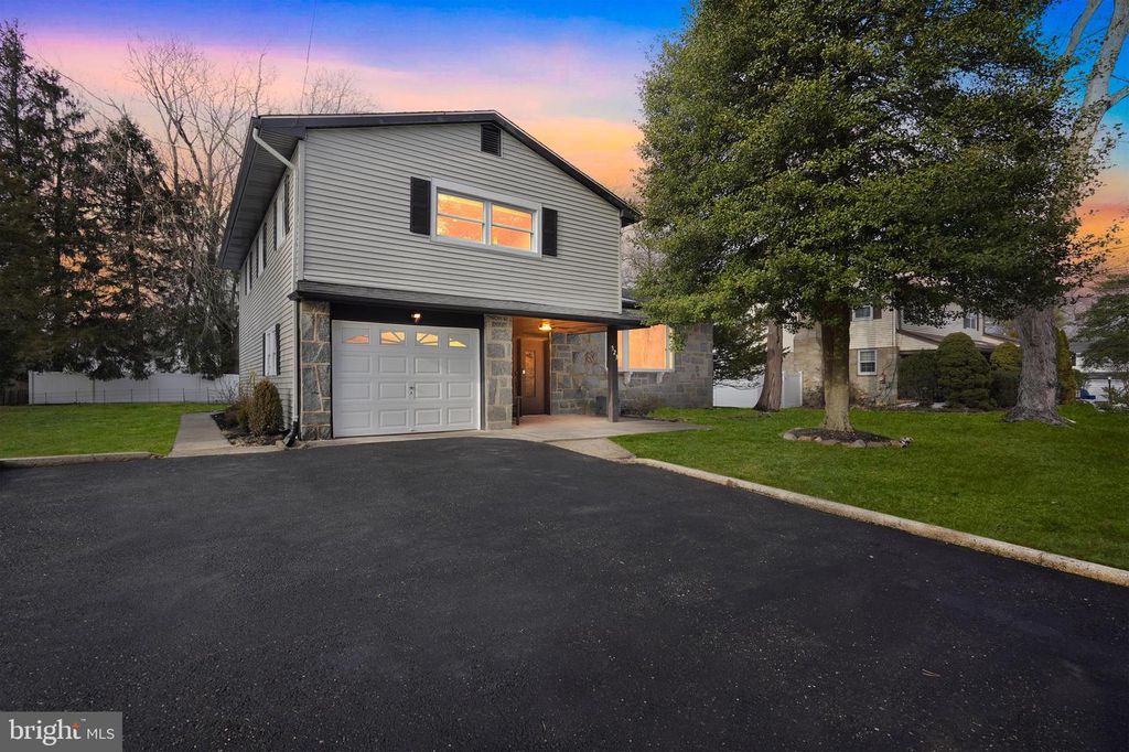 323 PARRY RD, Cinnaminson, NJ 08077