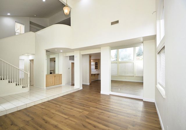 2549 E Jenny Avenue, Fresno, CA 93720