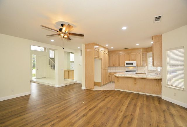 2549 E Jenny Avenue, Fresno, CA 93720