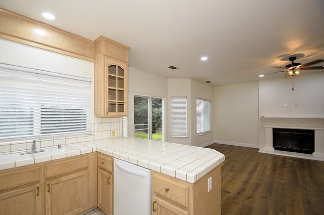 2549 E Jenny Avenue, Fresno, CA 93720