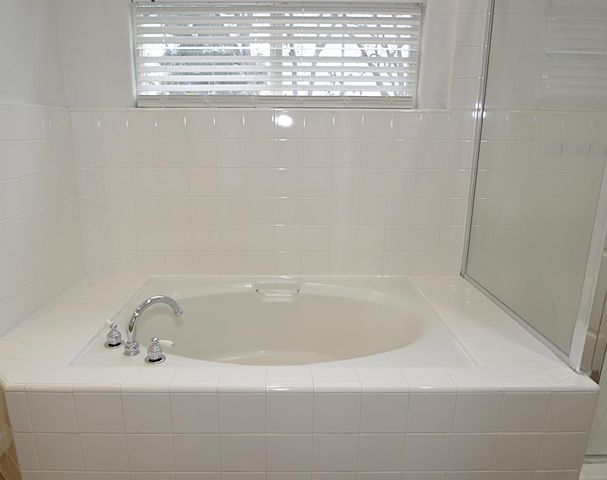 2549 E Jenny Avenue, Fresno, CA 93720