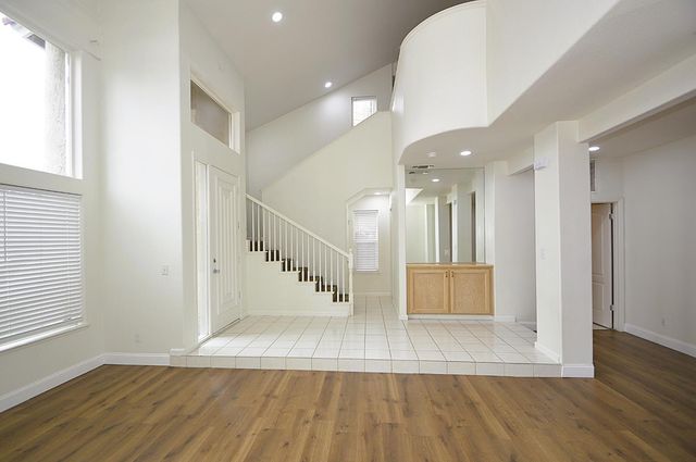 2549 E Jenny Avenue, Fresno, CA 93720