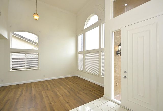 2549 E Jenny Avenue, Fresno, CA 93720