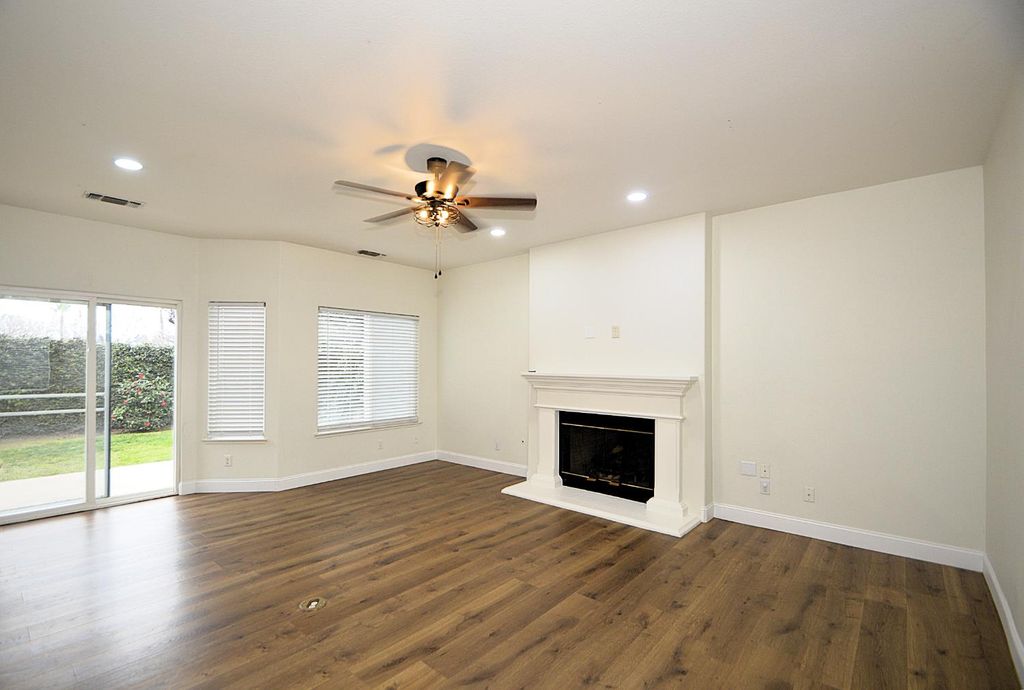 Image 11 of property listing at 2549 E Jenny Avenue, Fresno, CA 93720