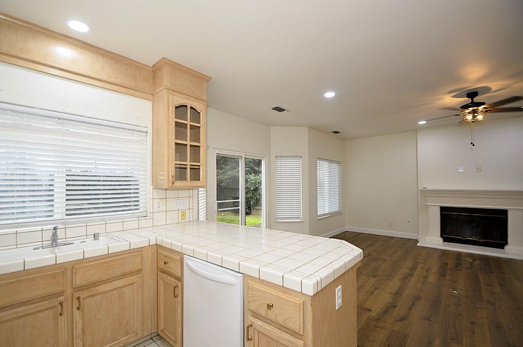 Image 16 of property listing at 2549 E Jenny Avenue, Fresno, CA 93720