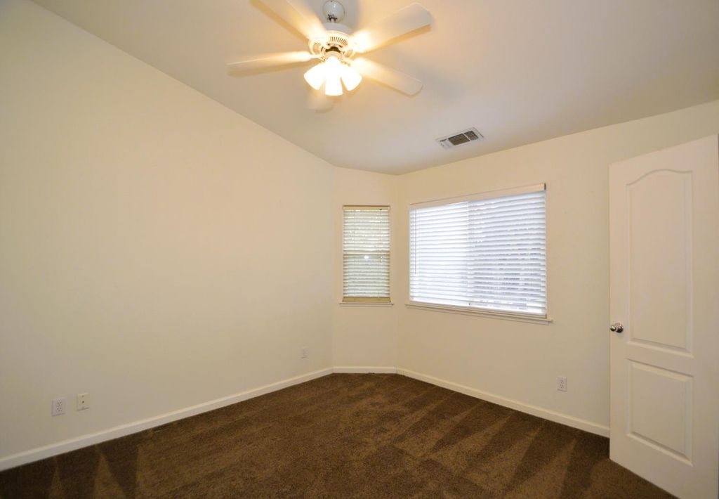 Image 24 of property listing at 2549 E Jenny Avenue, Fresno, CA 93720