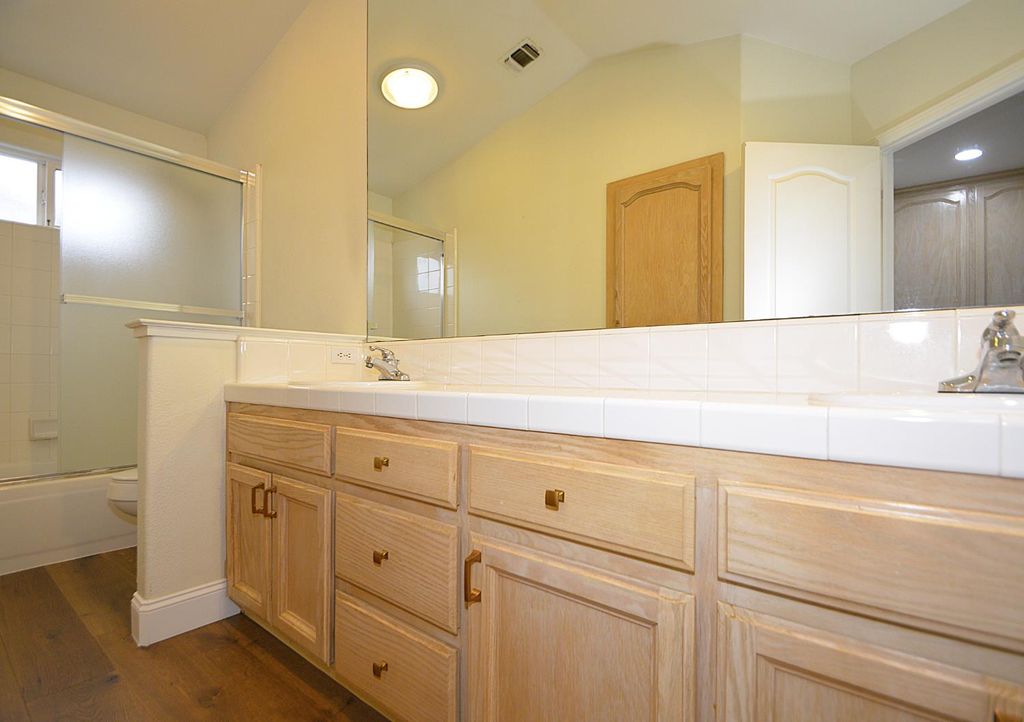 Image 28 of property listing at 2549 E Jenny Avenue, Fresno, CA 93720