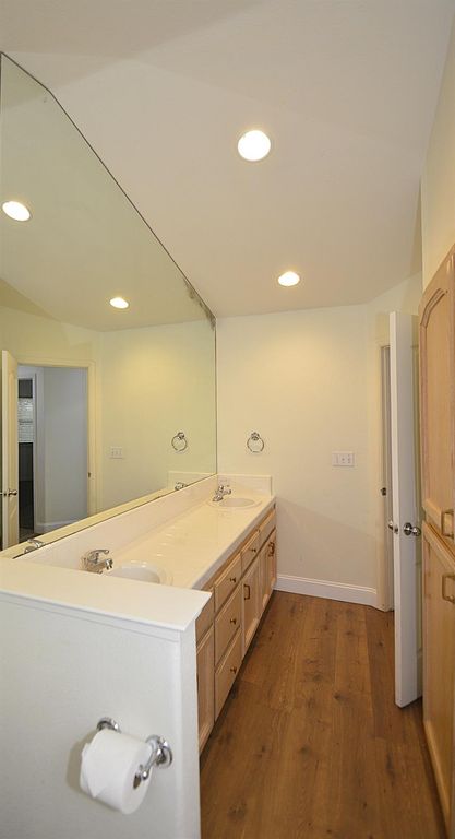 Image 29 of property listing at 2549 E Jenny Avenue, Fresno, CA 93720