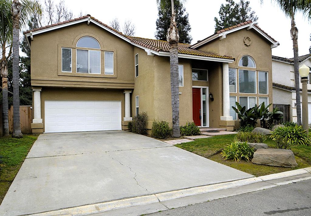 Image 3 of property listing at 2549 E Jenny Avenue, Fresno, CA 93720