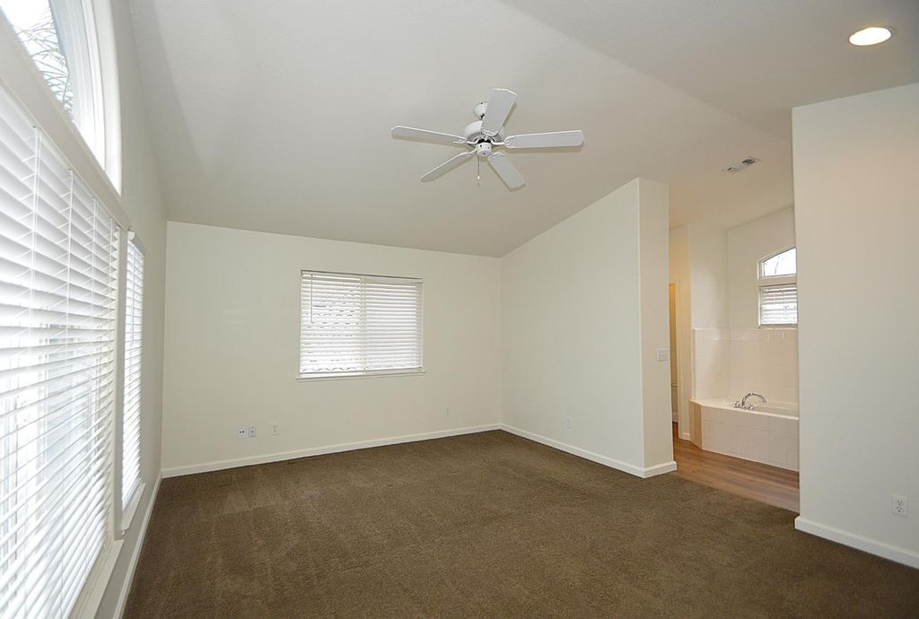 Image 30 of property listing at 2549 E Jenny Avenue, Fresno, CA 93720