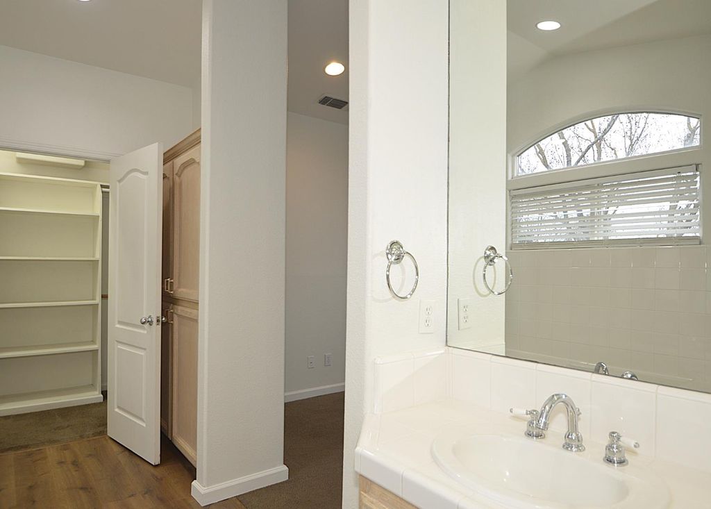 Image 35 of property listing at 2549 E Jenny Avenue, Fresno, CA 93720