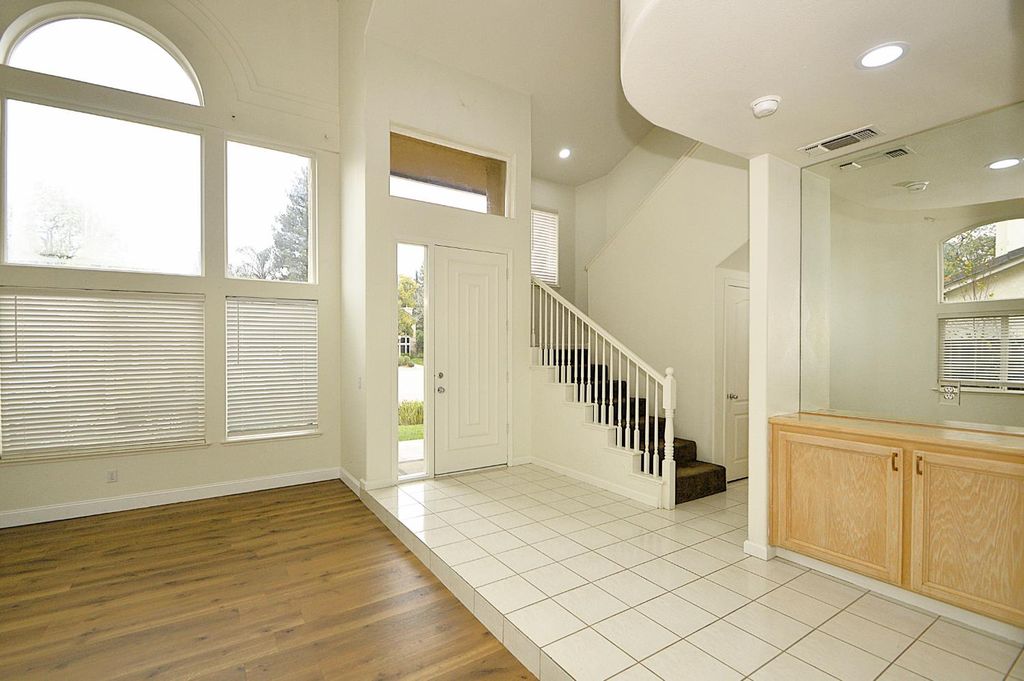 Image 8 of property listing at 2549 E Jenny Avenue, Fresno, CA 93720