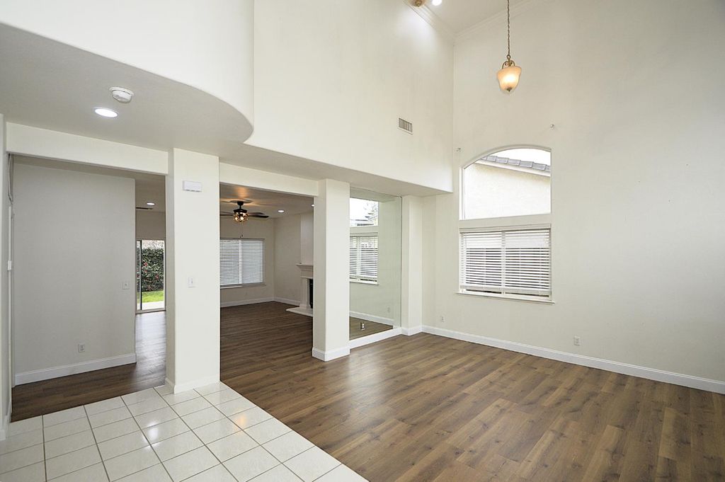 Image 9 of property listing at 2549 E Jenny Avenue, Fresno, CA 93720