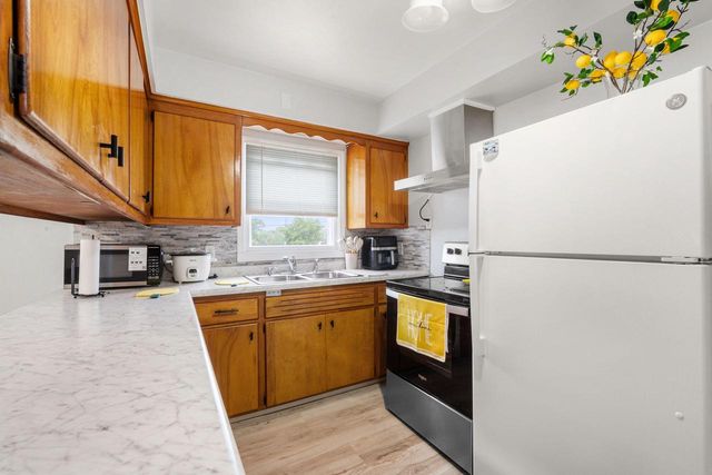 1334 Manitoba AVENUE, South Milwaukee, WI 53172