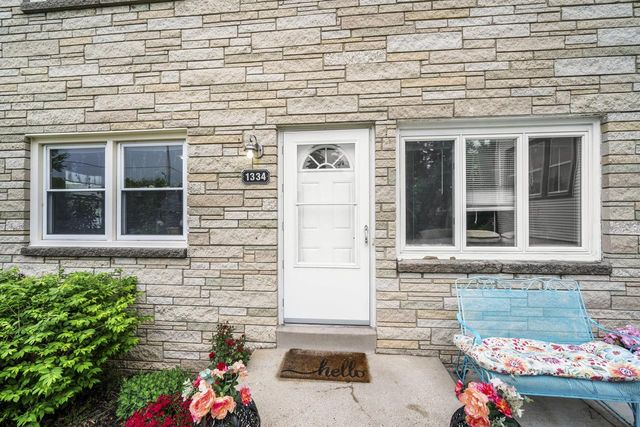 1334 Manitoba AVENUE, South Milwaukee, WI 53172