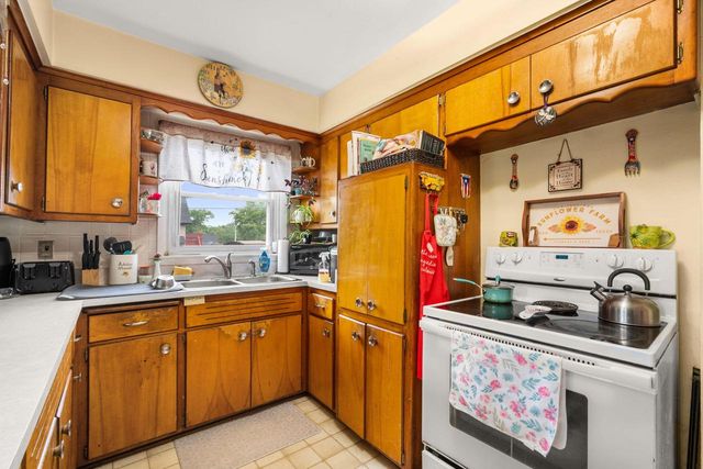 1334 Manitoba AVENUE, South Milwaukee, WI 53172