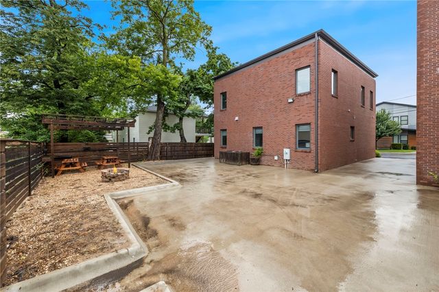 1115 N Oakland Avenue, Fayetteville, AR 72703