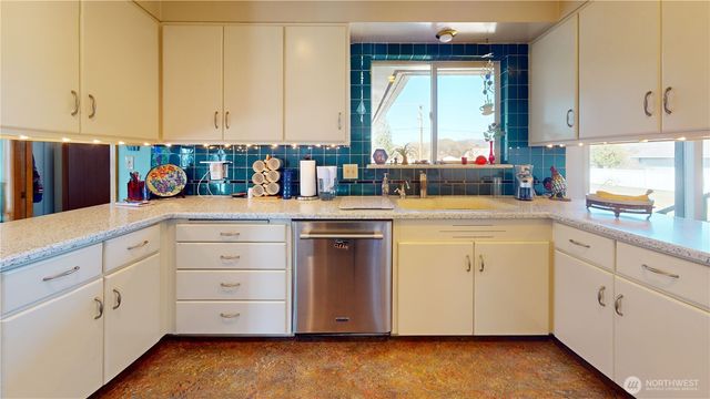 644 Dewberry Avenue E, Omak, WA 98841