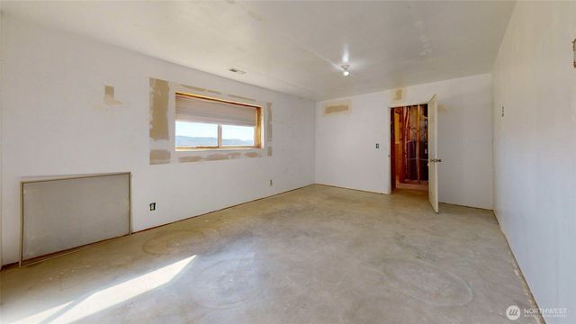 644 Dewberry Avenue E, Omak, WA 98841