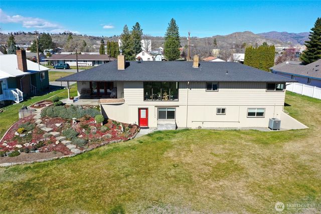 644 Dewberry Avenue E, Omak, WA 98841