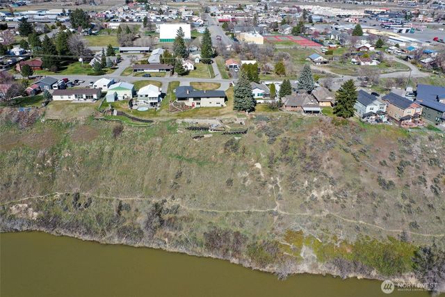 644 Dewberry Avenue E, Omak, WA 98841