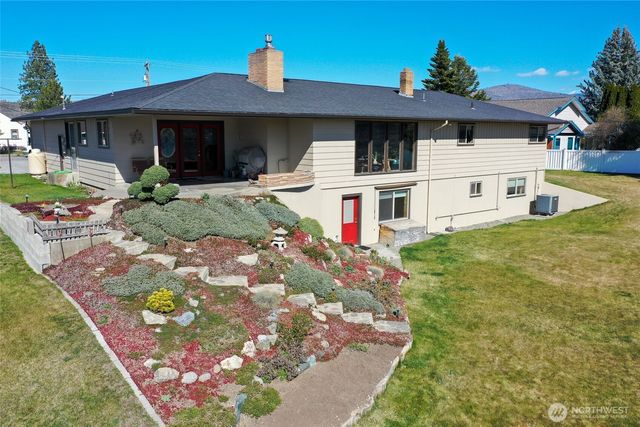 644 Dewberry Avenue E, Omak, WA 98841