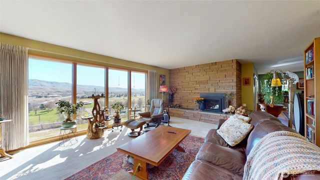 644 Dewberry Avenue E, Omak, WA 98841