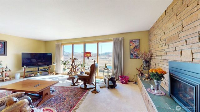 644 Dewberry Avenue E, Omak, WA 98841