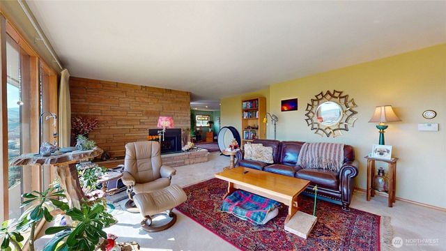 644 Dewberry Avenue E, Omak, WA 98841