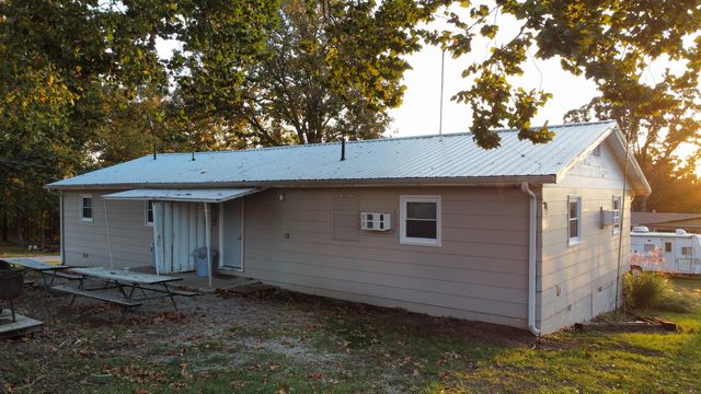 26328 County Road 322, Pittsburg, MO 65724