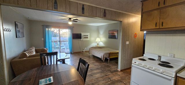 26328 County Road 322, Pittsburg, MO 65724