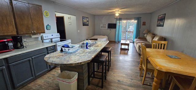 26328 County Road 322, Pittsburg, MO 65724